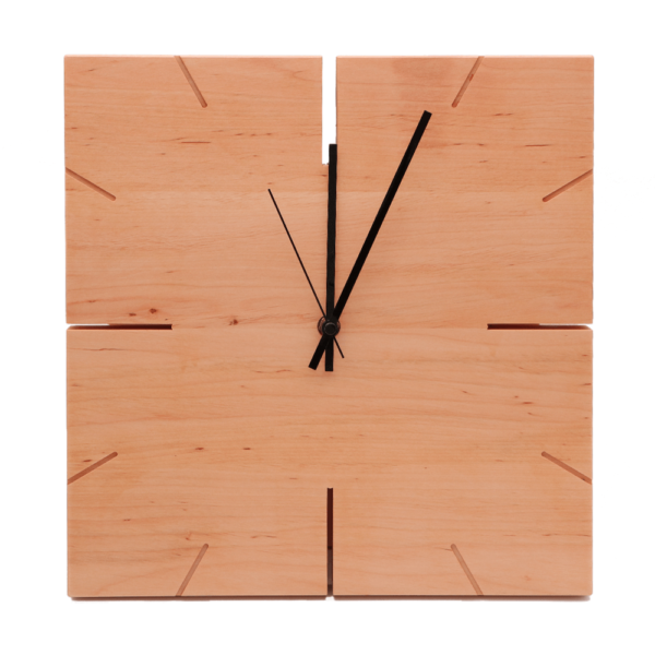 Wanduhr aus Holz Erle